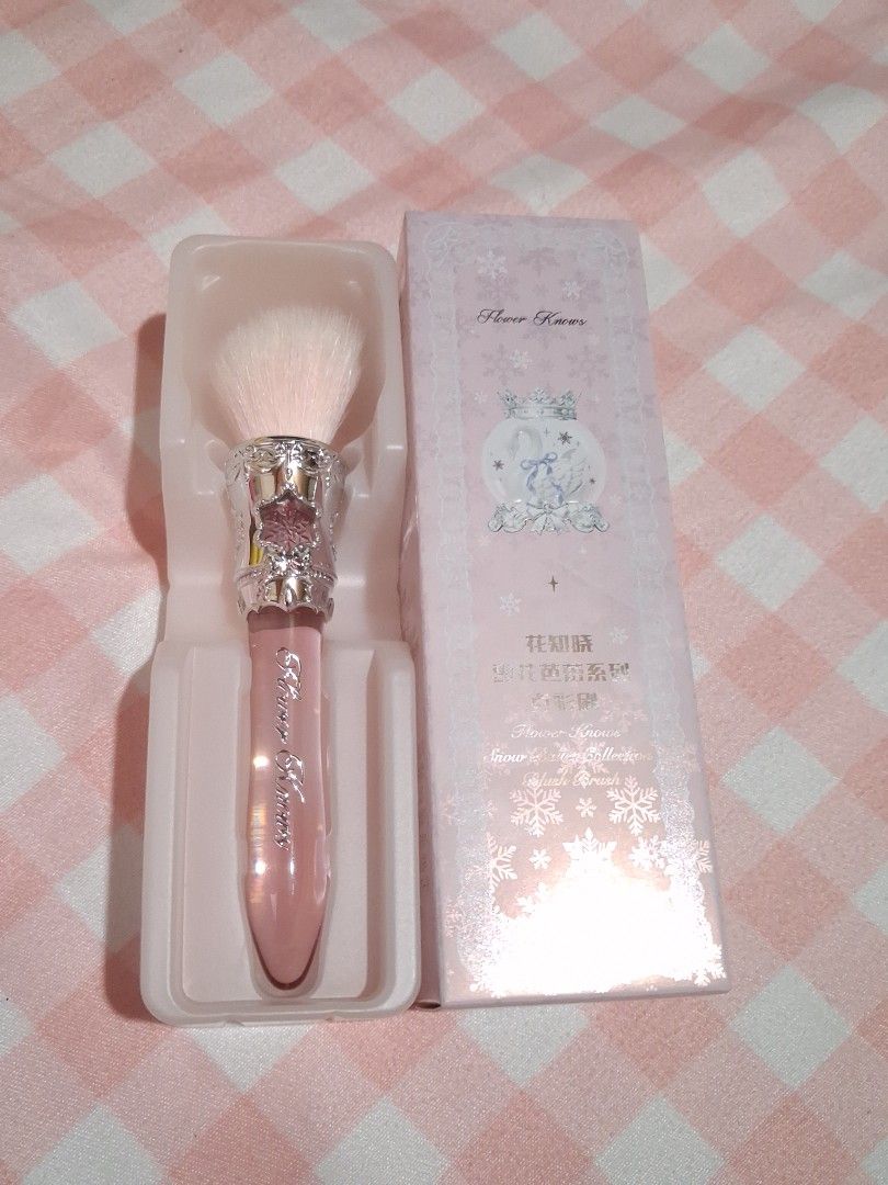 Flower Knows Snow Ballet Collection Blush Brush (Category: Makeup) located in Antipolo. Submitted by v3ine (Listing ID 1469034596, Image 3). Description: brand new, guaranteed authentic super pretty irl 🥹 bundle set (w eyeshadow brush & grwm mini milk tin) - 499 only (good as gifts) 📍lower antipolo, near marikina mod: j&t, lalamove, meet-up/pick-up350.