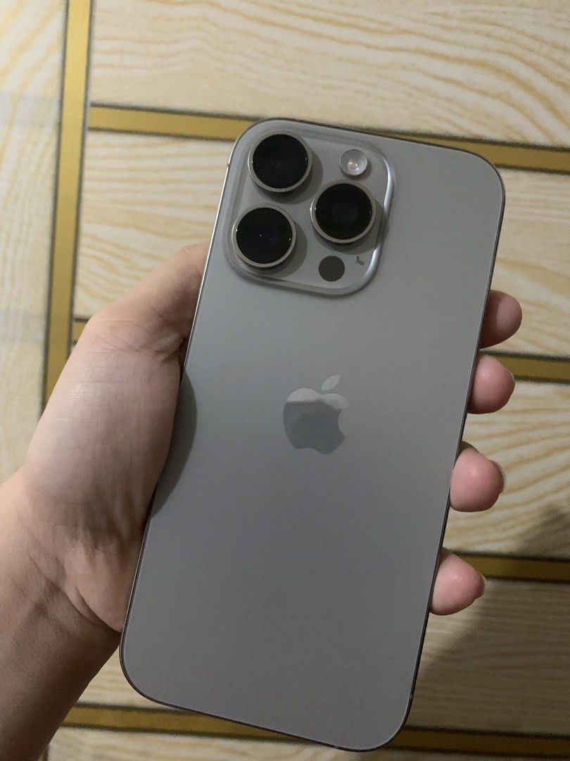 For aale (Category: iPhone 16 Series) located in Paranaque City. Submitted by jaaayar (Listing ID 1469088609, Image 1). Description: 16 pro 256 Gb 82bh No issue .