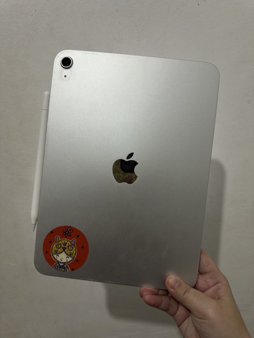 IPAD 11th Gen, A16, WITH APPLE PENCIL USB C (Category: Laptops & Notebooks) located in Cebu City. Submitted by tonettieee (Listing ID 1468976709, Image 1). Description: For Sale: Apple, Ipad 11th Gen, A16 128gb Wifi 90 percent batt health Bought last year, May 2025 Including Apple pencil USB C, bought May 2026 Used only for review No scratches With screen protector Optional: Moft Case (for additional fee) RFS: need cash.
