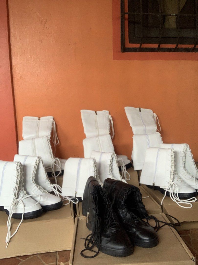 For Upcycle Boots TAKE ALL (Category: Boots) located in Rizal. Submitted by dianamarieulip (Listing ID 1468952249, Image 2). Description: Hello! Baka may nag uupcycle ng boots dyan, baka kaya niyo pa ma restore itong boots. Nagbakbak lang sa ibang parts kasi na stock. Presyuhan niyo na 😁 offer po kayo sa interested. ❗️Take all only ❗️Sizes- White: 34, 38 (3), 39, 40 | Black: 38 ❗️Box not included but may individual plastics.