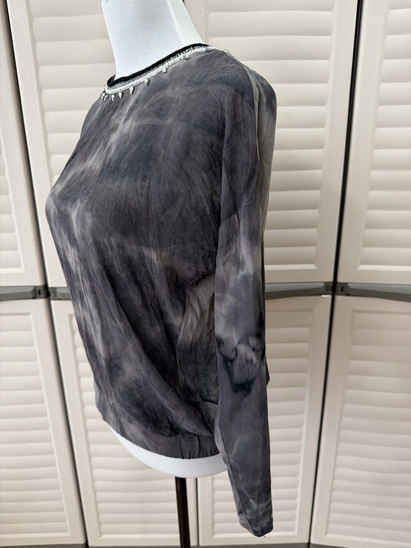 Forever21 Longsleeve Top (Category: Longsleeves) located in Quezon City. Submitted by shoppingcartmnl (Listing ID 1468937345, Image 2). Description: .