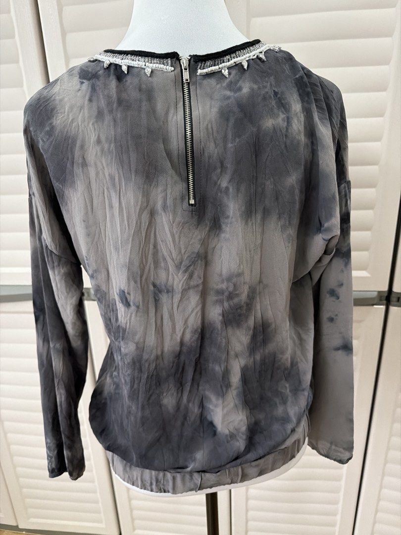 Forever21 Longsleeve Top (Category: Longsleeves) located in Quezon City. Submitted by shoppingcartmnl (Listing ID 1468937345, Image 3). Description: .