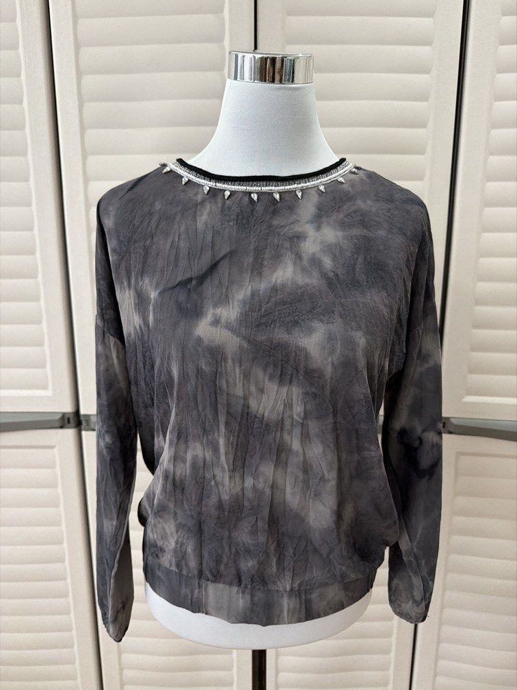 Forever21 Longsleeve Top (Category: Longsleeves) located in Quezon City. Submitted by shoppingcartmnl (Listing ID 1468937345, Image 1). Description: .