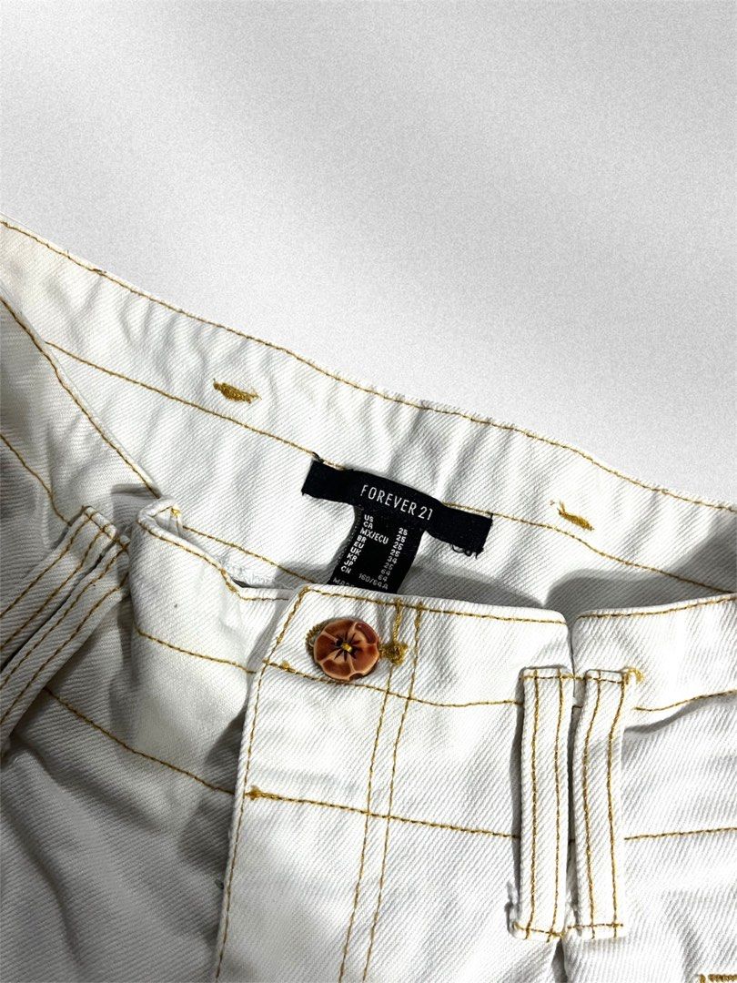 FOREVER 21 crispy short (Category: Activewear) located in Angat. Submitted by andreibilledo13 (Listing ID 1469036572, Image 2). Description: BRAND NEW CONDITION ONCE NAGAMIT.