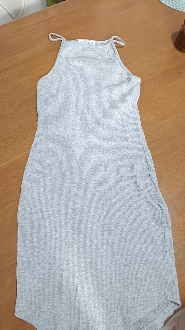 Forever 21 Stretchable Fitted Dress : small, very good condition Php80. (Category: Dresses) located in Taytay. Submitted by houseofcut11763 (Listing ID 1469158742, Image 1). Description: Forever 21 Stretchable Fitted Dress : small, very good condition Php80..