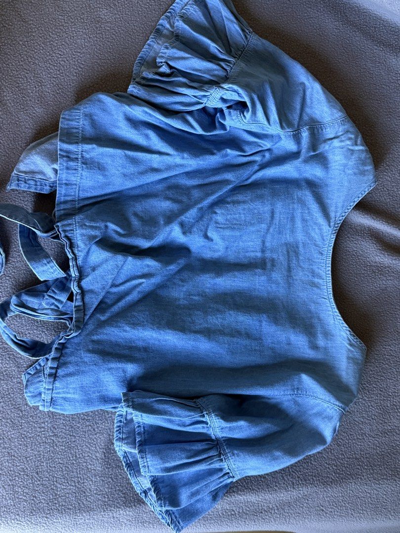 Forme Denim Blue Tie-Back Top Size L (Category: Blouses) located in Pasig City. Submitted by laagn.ph (Listing ID 1469088781, Image 1). Description: - Brand: Forme - Color: Denim Blue - Size: M - Design: Tie-back with multiple bow closures and trendy ruffled bell sleeves - Material: Lightweight chambray, perfect for casual days - Condition: Pre-loved (check label tag for sizing details).