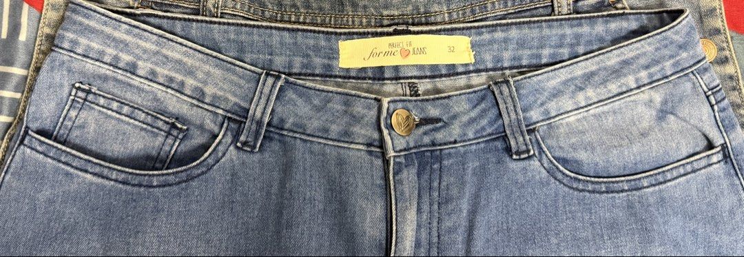 Forme Distressed Jeans Blue Denim Size 32 (Category: Jeans) located in Manila. Submitted by nayeoniescart (Listing ID 1469102026, Image 3). Description: - Brand: Forme - Size: 32 (tagged) - Color/Wash: Mid-wash blue denim with light fading - Style: Distressed with rips on both knees and thighs - Features: Classic five-pocket design, button closure - Condition: Good overall condition MOD: LBC / JNT — loc: bulacan MOP: GCASH.