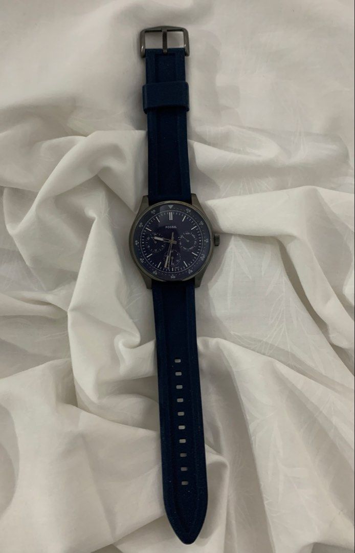 Fossil Blue Dial Silicone Strap Watch (Category: Men's Watches) located in Manila. Submitted by meimei6767 (Listing ID 1469073986, Image 2). Description: - Striking dark blue dial paired with a matching blue silicone strap - Durable dark grey stainless steel case - Secure standard buckle closure - Clean crystal and strap with minimal signs of handling - Excellent condition - No box (padala from US kaya no box na).