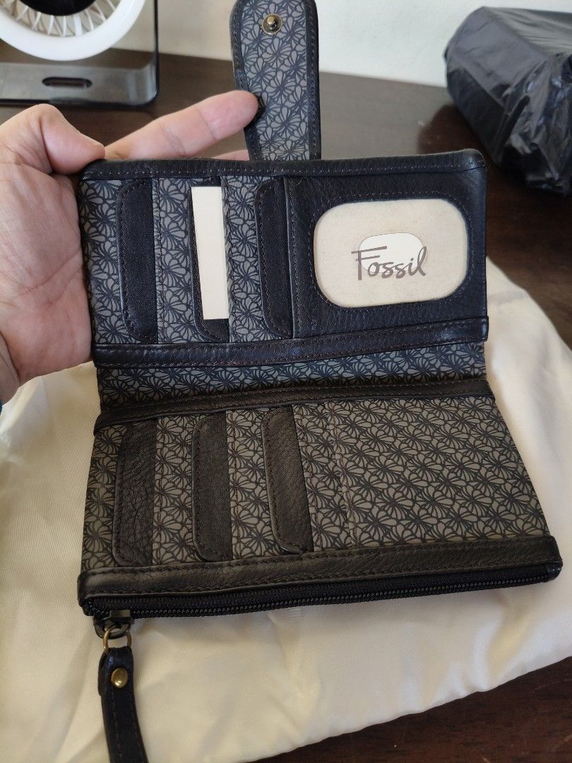 Fossil Multi-texture Patchwork Leather Wallet with Zipper Pocket (Category: Wallets & Card holders) located in Santa Rosa. Submitted by iammarien2nette (Listing ID 1469015398, Image 3). Description: - Authentic Fossil leather wallet - Stylish mix of black, brown, and snakeskin exterior textures - Secure snap button closure - Features multiple card slots and an ID window - Convenient back exterior zippered coin pouch - Beautiful patterned interior
