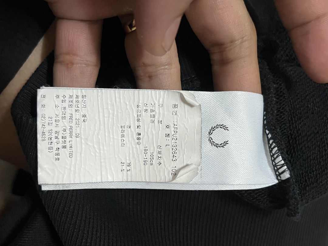 fredperry pullover hoodie jacket (Category: Luxury Apparel) located in Muntinlupa City. Submitted by buymothriftko (Listing ID 1468936114, Image 2). Description: fredperry pull over hoodie jacket large size 22width 26.5length almost new 2000 only authentic.