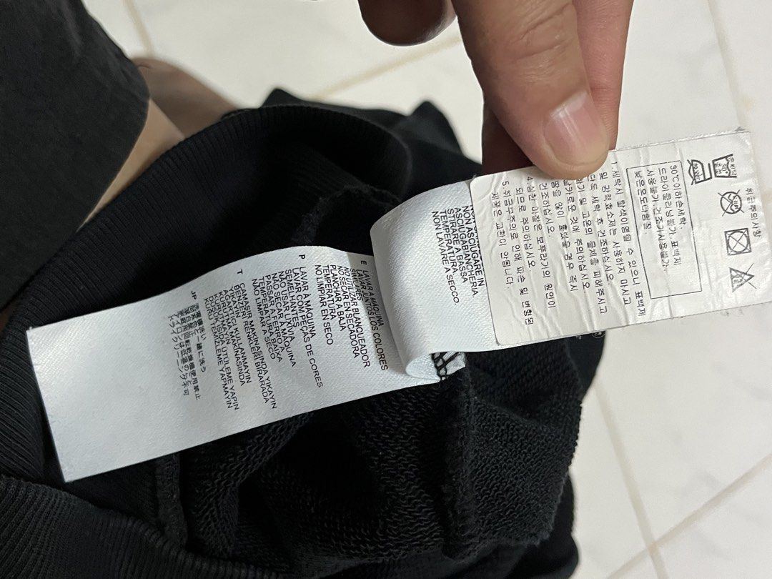 fredperry pullover hoodie jacket (Category: Luxury Apparel) located in Muntinlupa City. Submitted by buymothriftko (Listing ID 1468936114, Image 3). Description: fredperry pull over hoodie jacket large size 22width 26.5length almost new 2000 only authentic.