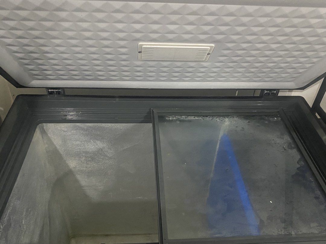 Fujidenzo chest freezer and tcl 2hp split type set (Category: Refrigerators and Freezers) located in Marikina City. Submitted by r_m_p_c (Listing ID 1469009729, Image 3). Description: Dual freezer & 2hp TCL inverter split type Needs cleaning Loc: Upper Antipolo Pick up only Set na po yan dalawa rfs di na nagagamit.