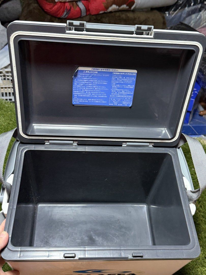 GALASEA COOLER (Category: Food Organization & Storage) located in Sablan. Submitted by gongonshelley12 (Listing ID 1469082189, Image 2). Description: 900 only!!! EXCELLENT NA EXCELLENT CONDITION COOLER GALASEA BRAND ESTIMATE 14 liters 32cm X 22cm X 28cm.