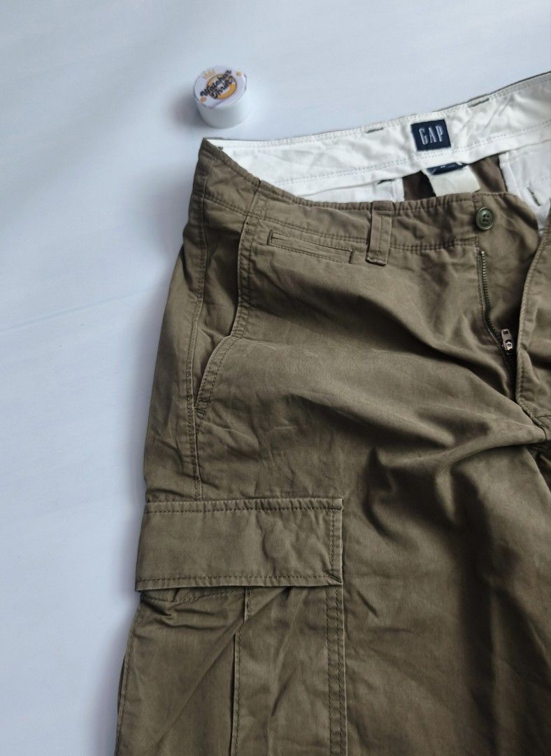 Gap Bermuda Cargo Shorts (Category: Shorts) located in Manapla. Submitted by gentleturtle_3dc683 (Listing ID 1469137946, Image 2). Description: Gap Bermuda Cargo Shorts 💵 ₱ 349 📏 Size: Waistline 34 - 35 Length 21 ½ 🎨 Color Rate: 9.5 /10 or better ✨ Condition: Excellent Pre-loved thrifted item. 💬 Message us for inquiries!.
