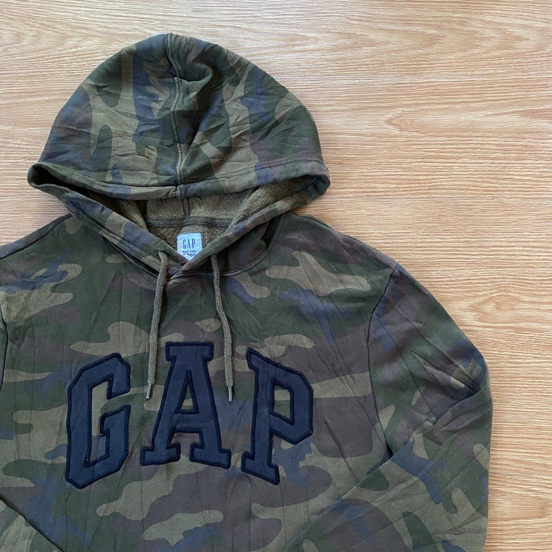Gap camouflage hoodie (Category: Hoodies) located in Bislig. Submitted by kre_jey.24 (Listing ID 1469078909, Image 3). Description: Dimes 21x26 Medium excellent condition No issue.