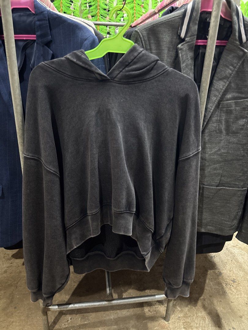 Gap Hoodie Cropped Jacket (Category: Coats, Jackets and Outerwear) located in Puerto Princesa. Submitted by 18arc (Listing ID 1469089476, Image 1). Description: .