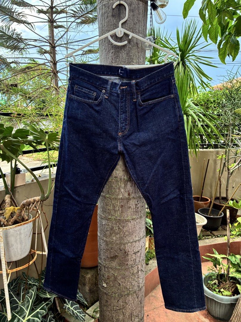 GAP JEANS (Category: Jeans) located in Las Pinas. Submitted by iamlowenz (Listing ID 1469156449, Image 2). Description: Selling 2 pairs of Gap Jeans Slim and Slim Taper Both 31 x 30 Both are lightly used Asking price is 990 each Guaranteed authentic, bought in store RFS: Not my size anymore 😫.