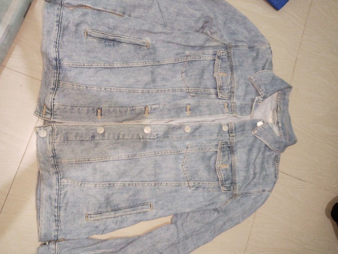 gap light wash denim jacket small (Category: Coats, Jackets and Outerwear) located in Cavite. Submitted by krisandrakian (Listing ID 1469078151, Image 1). Description: .
