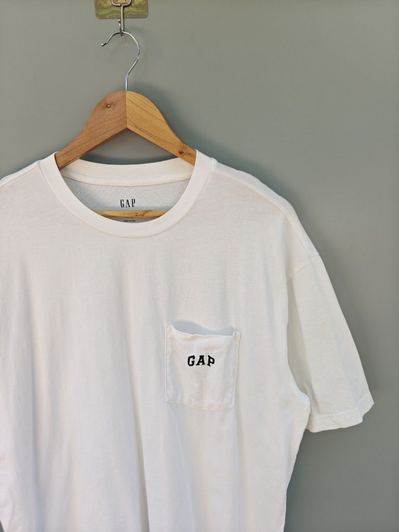 Gap Pocket Tee (Category: Tshirts & Polo Shirts ) located in Alaminos. Submitted by epargne (Listing ID 1468958722, Image 2). Description: ◾Size : XL ◾Dimes : Length" 29.5, Width"24 ◾LIKENEW CONDITION! ◾WASHED W/ FABCON AND READY TO WEAR 🛒Price : + Shipping fee.