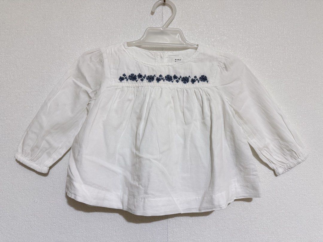Gap set (Category: Babies & Kids Fashion) located in Dasmarinas. Submitted by elizmaebau68309 (Listing ID 1469132705, Image 2). Description: Gap embroidered long sleeves 6-12 months And utility shorts Like new condition .