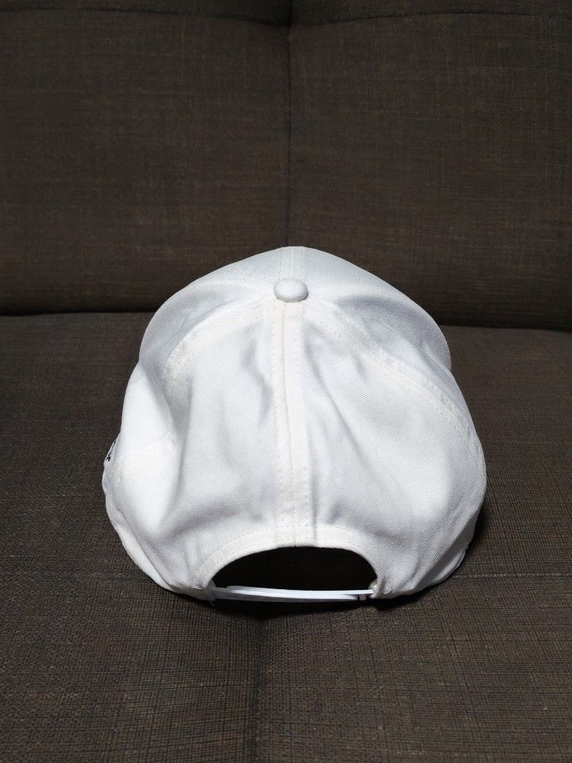 Gap cap snapback (Category: Caps & Hats) located in Las Pinas. Submitted by thriftkid_26 (Listing ID 1469108176, Image 3). Description: Gap snapback cap white no sweat stain 450+Sf.