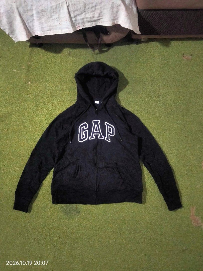 Gap zip up hoodie (Category: Coats, Jackets and Outerwear) located in Caloocan City. Submitted by haruconcep52476 (Listing ID 1469075255, Image 1). Description: Dimensions W20×L24 Good condition Color rate 10 No issue Fresh from bale.
