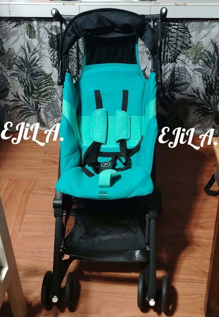 gb Pockit Stroller Teal Black Compact Foldable (Category: Strollers) located in Las Pinas. Submitted by liveflower_ab46a2 (Listing ID 1469044192, Image 3). Description: - Color: Stylish teal and black - Design: Lightweight frame with double wheels on all four corners for smooth rolling - Portability: Folds down quickly into a tiny square, ideal for car trunks or carrying around - Comfort & Safety: Built-in canopy for sun protection and secure har