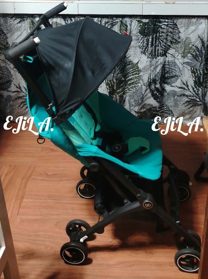 gb Pockit Stroller Teal Black Compact Foldable (Category: Strollers) located in Las Pinas. Submitted by liveflower_ab46a2 (Listing ID 1469044192, Image 2). Description: - Color: Stylish teal and black - Design: Lightweight frame with double wheels on all four corners for smooth rolling - Portability: Folds down quickly into a tiny square, ideal for car trunks or carrying around - Comfort & Safety: Built-in canopy for sun protection and secure har