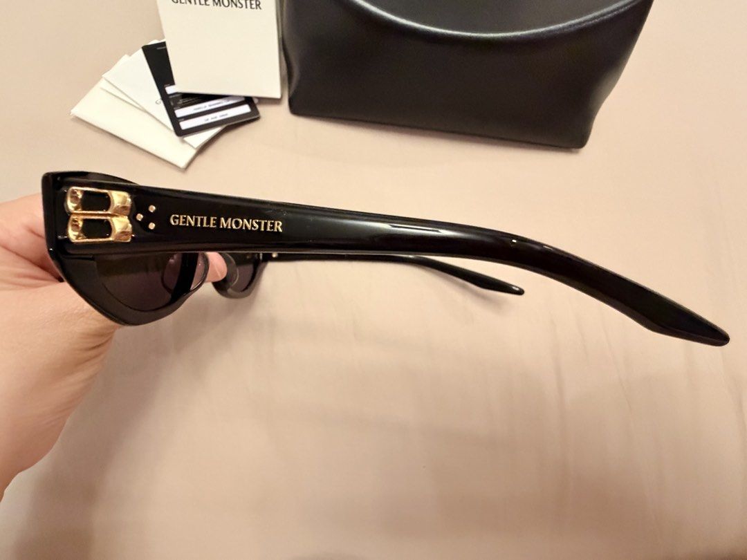 Gentle Monster Duns 01 (Category: Sunglasses & Eyewear) located in Mandaluyong City. Submitted by erykasantos (Listing ID 1469067143, Image 3). Description: Complete set with sealed warranty card. Cleaning cloth still sealed. Used 2x only. Bought just last August 2026. RFS: Bought a new one different design.