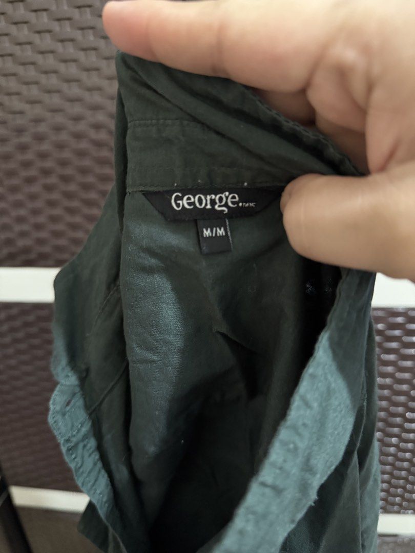 George Dark Green Long Sleeve Button Down Shirt Size M (Category: Tshirts & Polo Shirts ) located in Manila. Submitted by vastwind-676c (Listing ID 1468956169, Image 3). Description: - Brand/Model: George - Size: M/M (Standard fit) KIDS - Color: Dark green - Style: Long sleeve button-down with classic collar - Features: Two chest pockets with button flaps and front button-up closure - Material: Lightweight and easy to match with jeans or slacks.