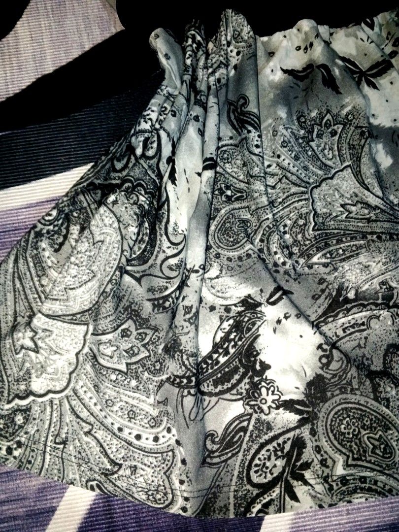 George y2k top (Category: Others Tops) located in Manila. Submitted by icamalicdem29 (Listing ID 1469052701, Image 3). Description: .