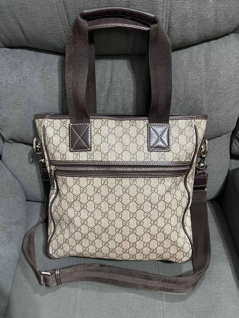 GG Supreme Messenger (Category: Cross-body Bags) located in Quezon City. Submitted by luxxechic (Listing ID 1468932305, Image 2). Description: coded GG under zip Pure leather No issue Actual photo posted Japan preloved mop: gcasb.