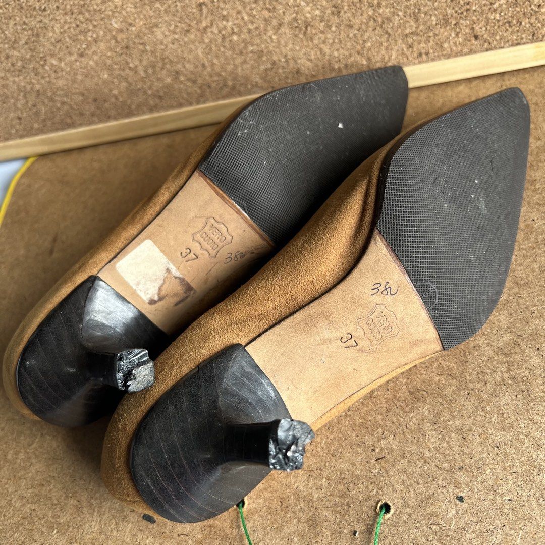 giglio suede khaki camel kitten pointed heels (Category: Heels) located in Candaba. Submitted by localluna (Listing ID 1468987007, Image 2). Description: .