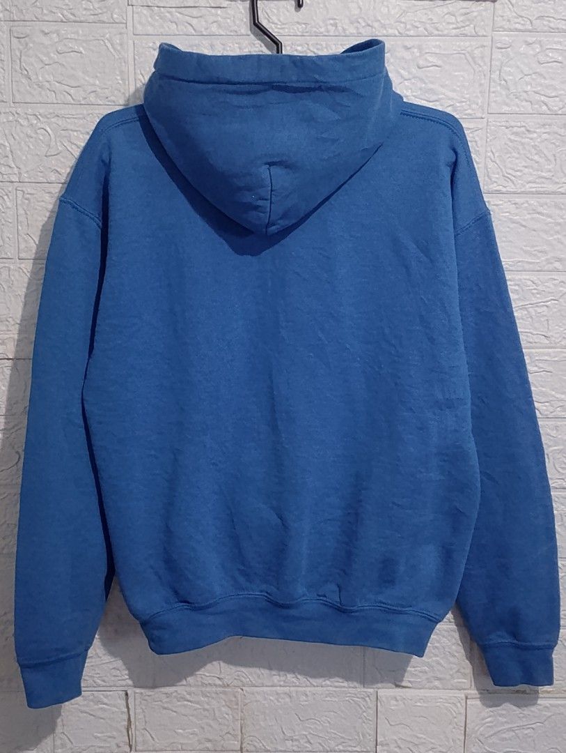 Gildan heavy blend pullover hoodie jacket (Category: Hoodies) located in Caloocan City. Submitted by zklclo (Listing ID 1468963338, Image 3). Description: Gildan heavy blend pullover hoodie jacket Size: L-23" x W-20" L on tag (12-14 y/o) Price: 199 pesos only🫰😉 MODE OF PAYMENT: 💸GCASH 🛵 SHIPPING: 📦J&T (payment first) 📦LALAMOVE (COD).