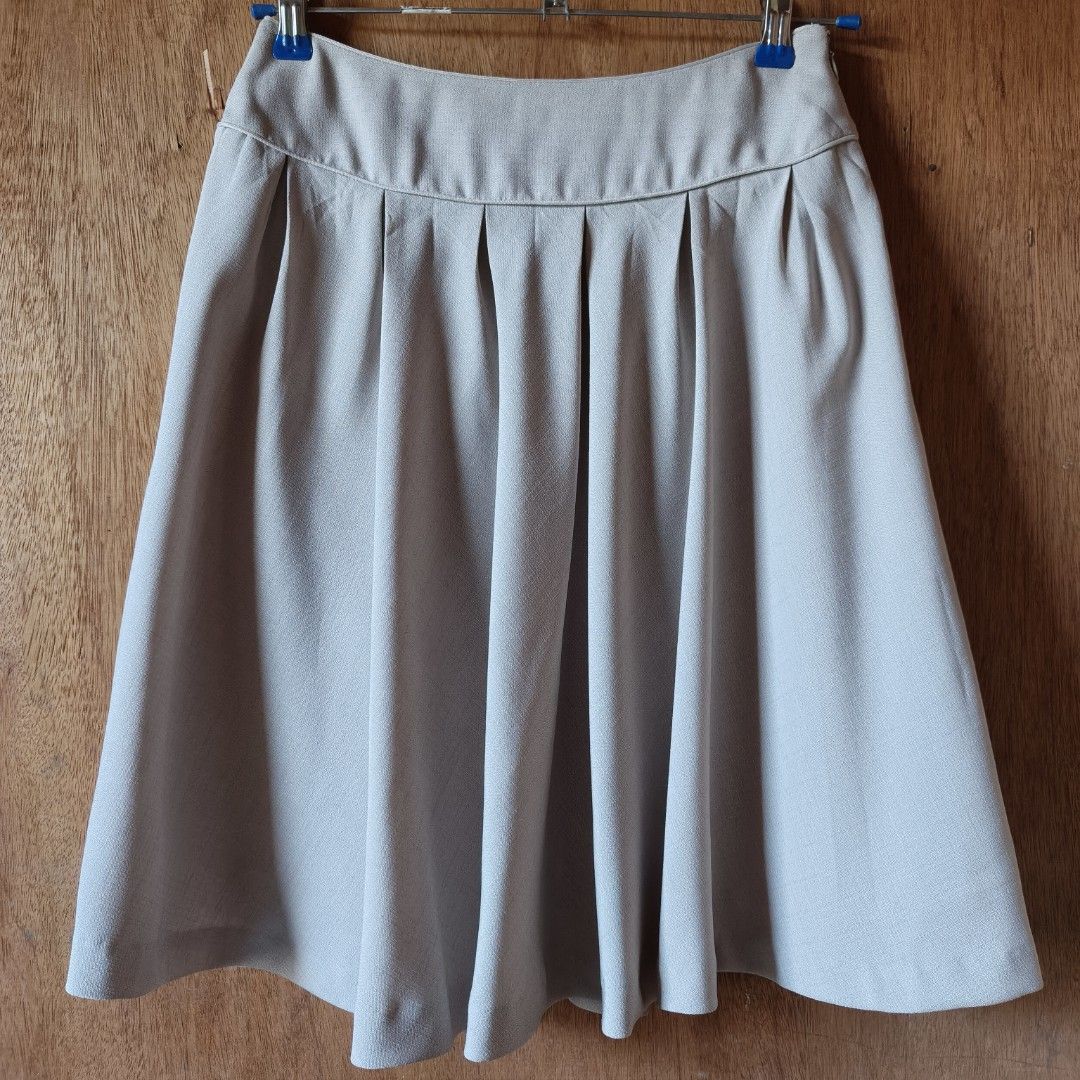 Glacier Light Grey Pleated A-Line Skirt (Category: Skirts) located in Alfonso Lista (Potia). Submitted by ak_collection.03 (Listing ID 1468968106, Image 1). Description: Elevate your fashion style with this classic, preppy-chic Glacier pleated skirt. It features structured inverted box pleats, a wide fitted waistband, and a flattering A-line silhouette. In excellent, like new condition, it is perfect for casual, office, or academic styling. Produ