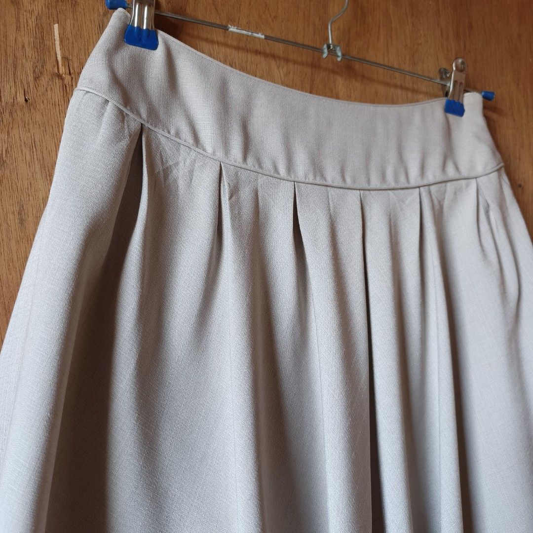 Glacier Light Grey Pleated A-Line Skirt (Category: Skirts) located in Alfonso Lista (Potia). Submitted by ak_collection.03 (Listing ID 1468968106, Image 2). Description: Elevate your fashion style with this classic, preppy-chic Glacier pleated skirt. It features structured inverted box pleats, a wide fitted waistband, and a flattering A-line silhouette. In excellent, like new condition, it is perfect for casual, office, or academic styling. Produ