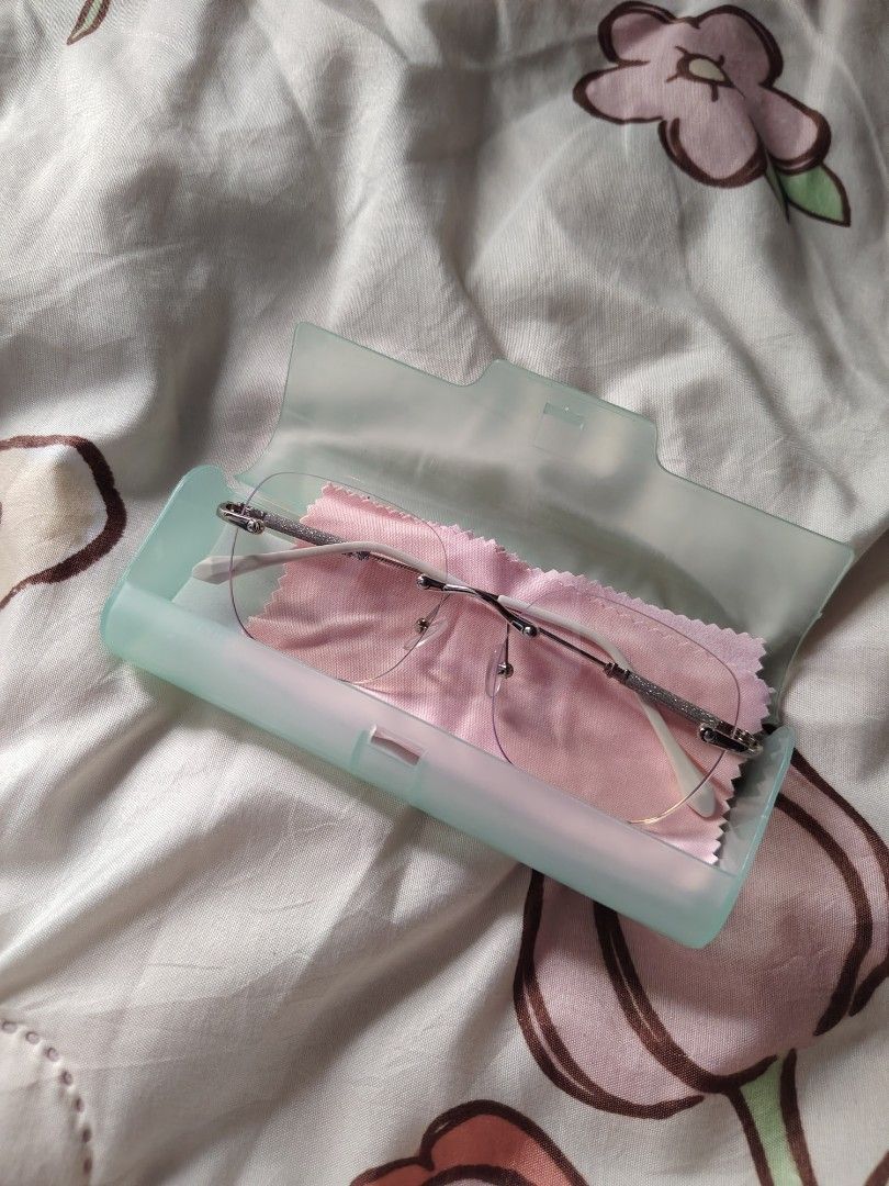 glasses w/case 👓 (Category: Sunglasses & Eyewear) located in Hermosa. Submitted by lcvelycath (Listing ID 1468973088, Image 2). Description: issue: none colors may vary due to lightning & quality 𐙚 °. check details before mine joy miners will be posted :> 𐙚 °. payment first °. mode of payment: Gc@sh mode of delivery: JNT 𐙚 happy shopping 🛍️.