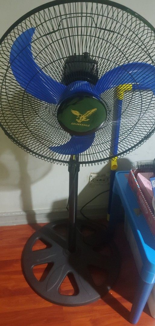 Golden Eagle Standing Fan 18" (damaged) (Category: Fans) located in Quezon City. Submitted by eastwood22 (Listing ID 1469080265, Image 1). Description: - Brand: Golden Eagle - Condition: Not Working. worked till last nyt but not work anymore. used 1 year + SO WHO CAN FIX IT or need component. 18" fan wing is 160ps. so 180ps. ONCE DEAL, NO RETURN. EASTWOOD CITY..