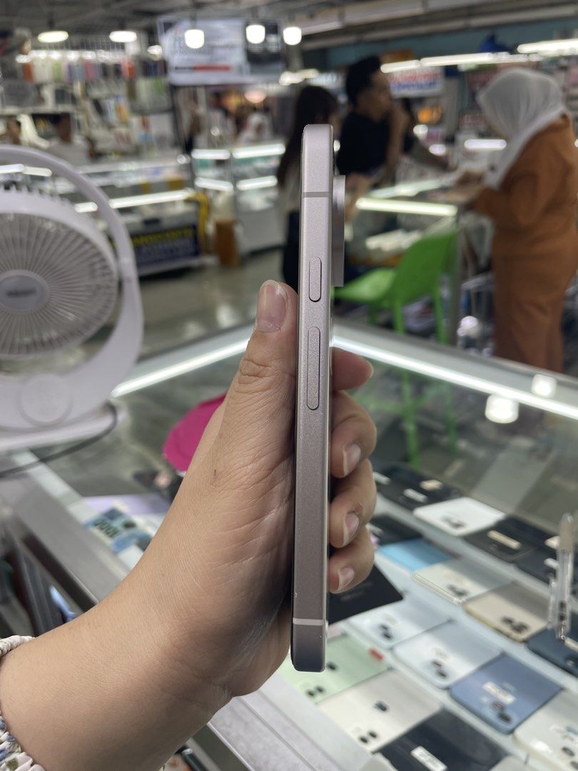 Google Pixel 9 128GB US Variant Openline No Issue (Category: Google Pixel) located in Pasig City. Submitted by 3gshop (Listing ID 1469043585, Image 3). Description: Google Pixel 9 128GB US Variant Openline No Issue Condition: Second hand, good condition All working - No repair history, Face Unlock Working Inclusions: Unit, Charger, Clear case Location: Pasig, San Juan, Greenhills, open for pickup / meetup Payment: Cash / GCash / Bank Transfer Mes