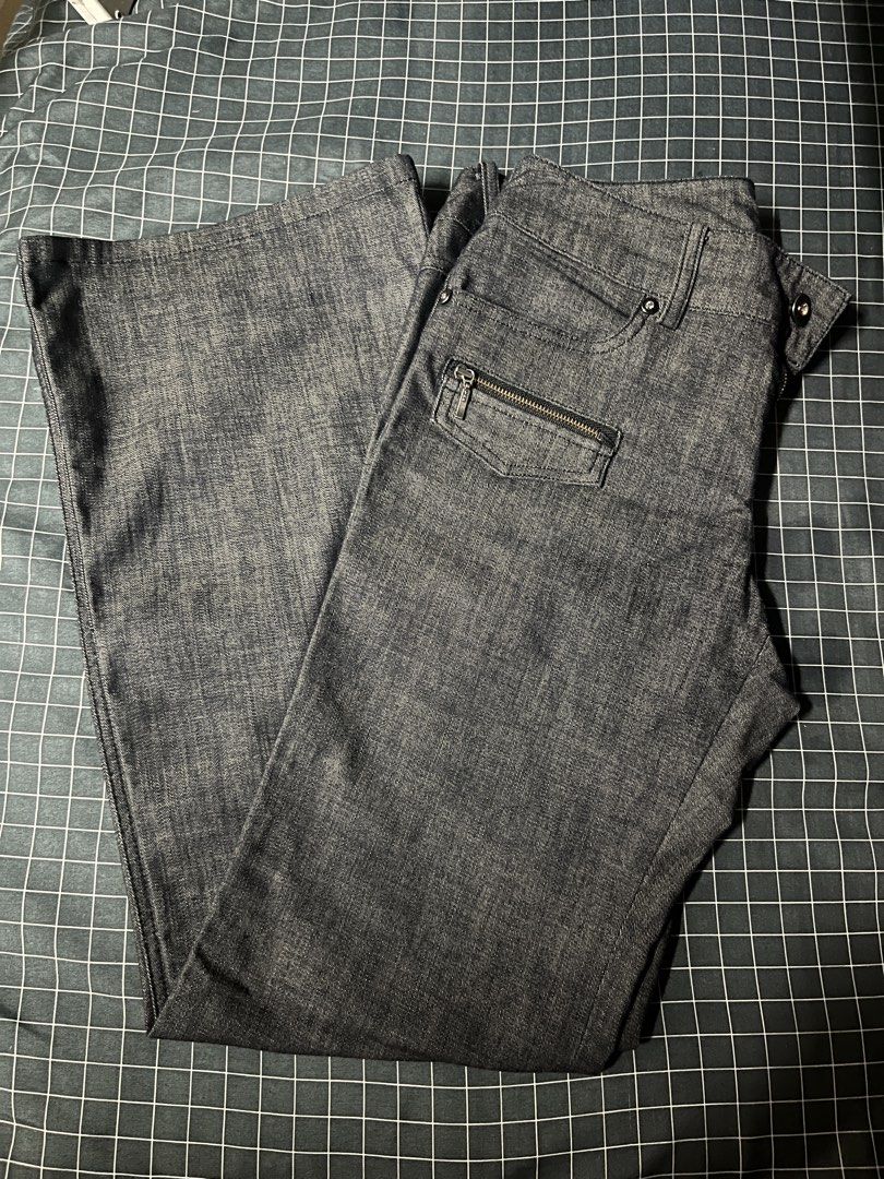 Gray Flare Low Waist Pants (Category: Other Bottoms) located in Las Pinas. Submitted by askingnoelle (Listing ID 1469108304, Image 1). Description: W 29-30in L 37in H 17in no flaws, pls message me if you want more photos last 3 photos: outfit inspo loc: SM North, QC.