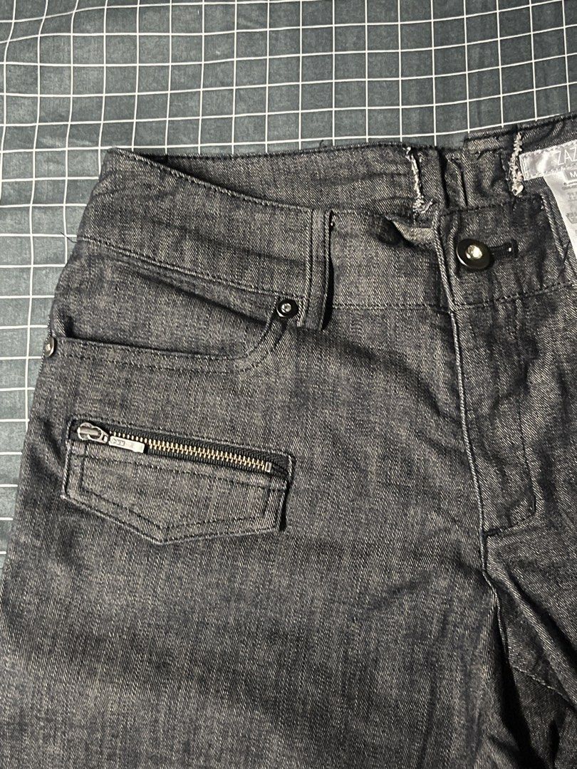 Gray Flare Low Waist Pants (Category: Other Bottoms) located in Las Pinas. Submitted by askingnoelle (Listing ID 1469108304, Image 3). Description: W 29-30in L 37in H 17in no flaws, pls message me if you want more photos last 3 photos: outfit inspo loc: SM North, QC.