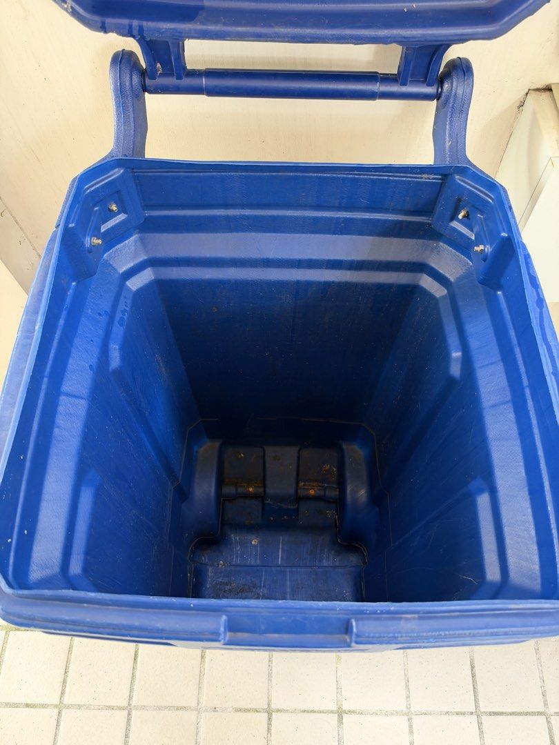 GREEN CARE Roller King 250L Trash Bin with Wheels (Category: Homemade Bakes) located in Pasig City. Submitted by lhj0981olx (Listing ID 1468949797, Image 3). Description: Selling GREEN CARE Roller King 250L Garbage Bin. * Large 250L capacity * Durable plastic body * With lid and wheels * Blue color * Used, with normal signs of wear * Actual photos posted Price: ₱1,200 only! Message me if interested..