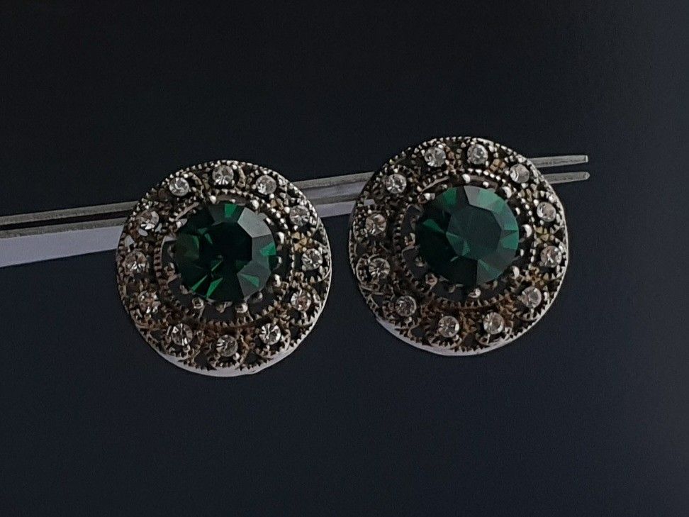 Green Crystal Zirconia Earrings (Category: Earrings) located in Quezon City. Submitted by WasalakTwo (Listing ID 1468936475, Image 2). Description: Bought in Japan High quality Goodcondition Clean and presentable Open for delivery nationwide.