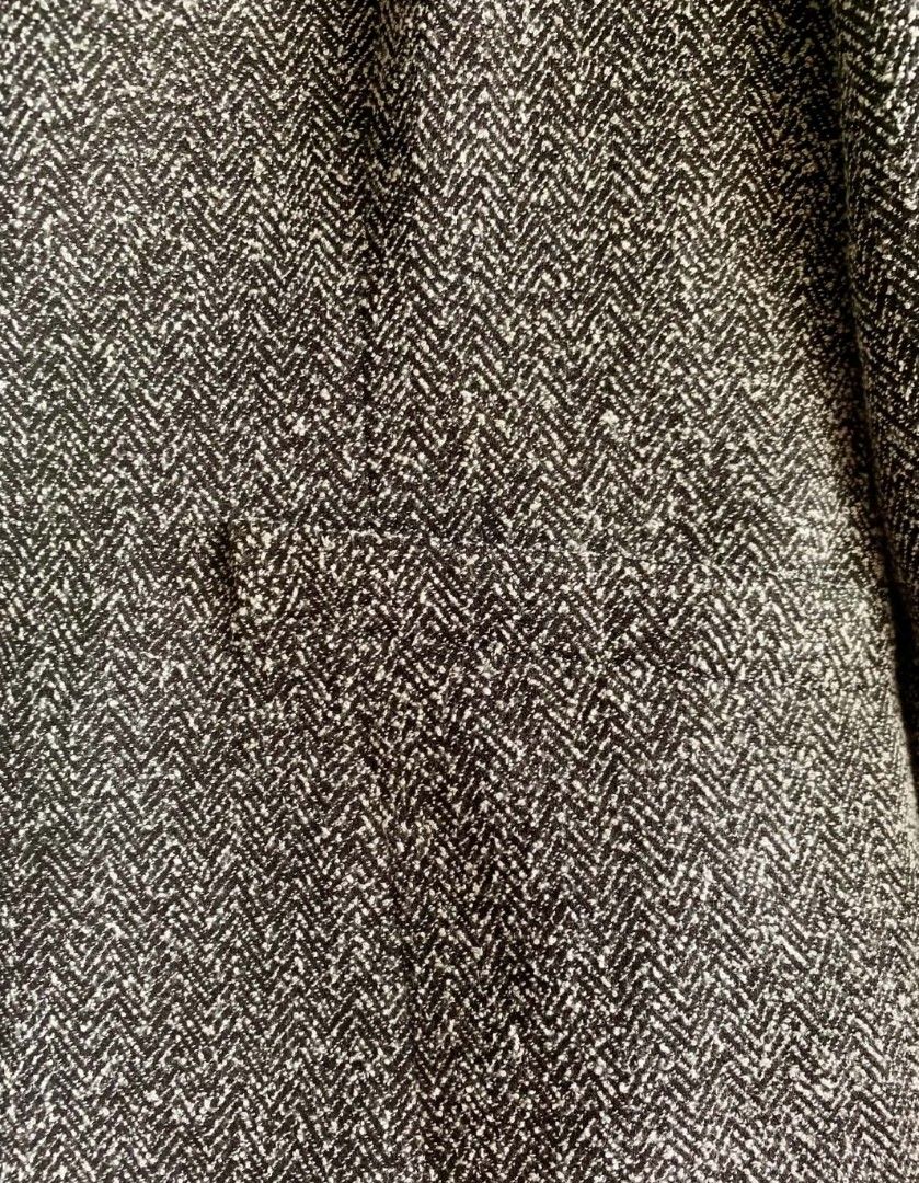Grey Blazer for Ladies (Category: Coats, Jackets and Outerwear) located in Las Pinas. Submitted by apples_here (Listing ID 1468990894, Image 3). Description: Slightly used Medium Grey Padded Full lining - satin lining With pockets on both sides.