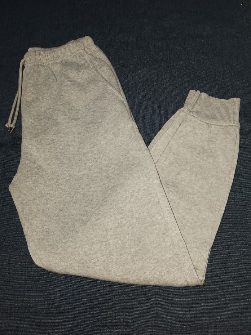 Grey Jogger-style sweatpants (Category: Other Bottoms) located in Caloocan City. Submitted by justleanne (Listing ID 1468964630, Image 3). Description: SIZE: 26 ‎LENGTH: 34 ‎USED BUT NOT ABUSE ‎RFS : NEED FUNDS.