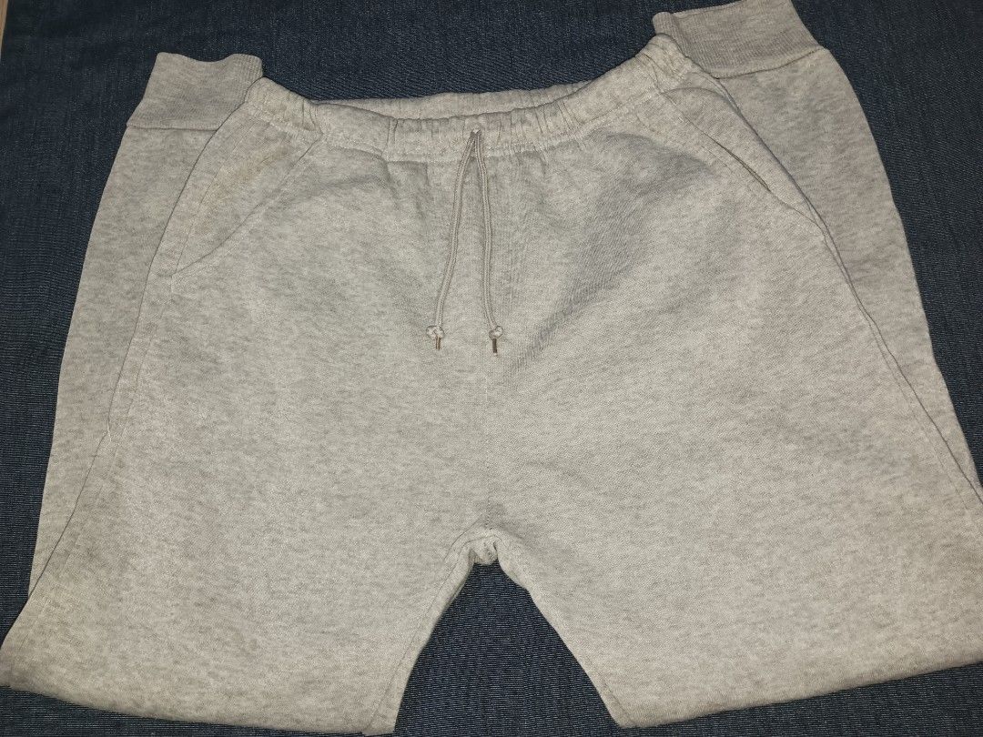 Grey Jogger-style sweatpants (Category: Other Bottoms) located in Caloocan City. Submitted by justleanne (Listing ID 1468964630, Image 1). Description: SIZE: 26 ‎LENGTH: 34 ‎USED BUT NOT ABUSE ‎RFS : NEED FUNDS.