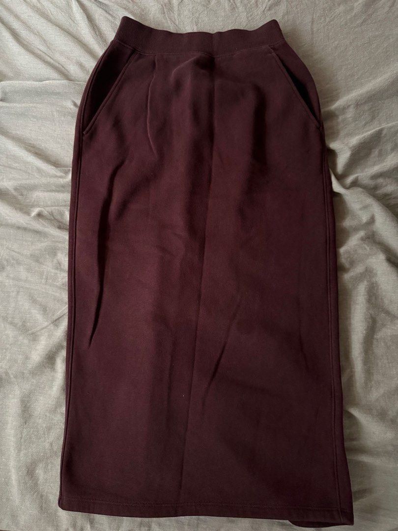GU — Midi Jersey Skirt (Category: Skirts) located in Manila. Submitted by tricia_lara (Listing ID 1468978585, Image 1). Description: Actual color is more of maroon/deep red? 😅 Only worn this once from japan trip but Idk there’s a dot (see photo) but i have never tried washing it off 😅 but in good condition~ Shipping via grab/lalamove only 📍Taft Manila.