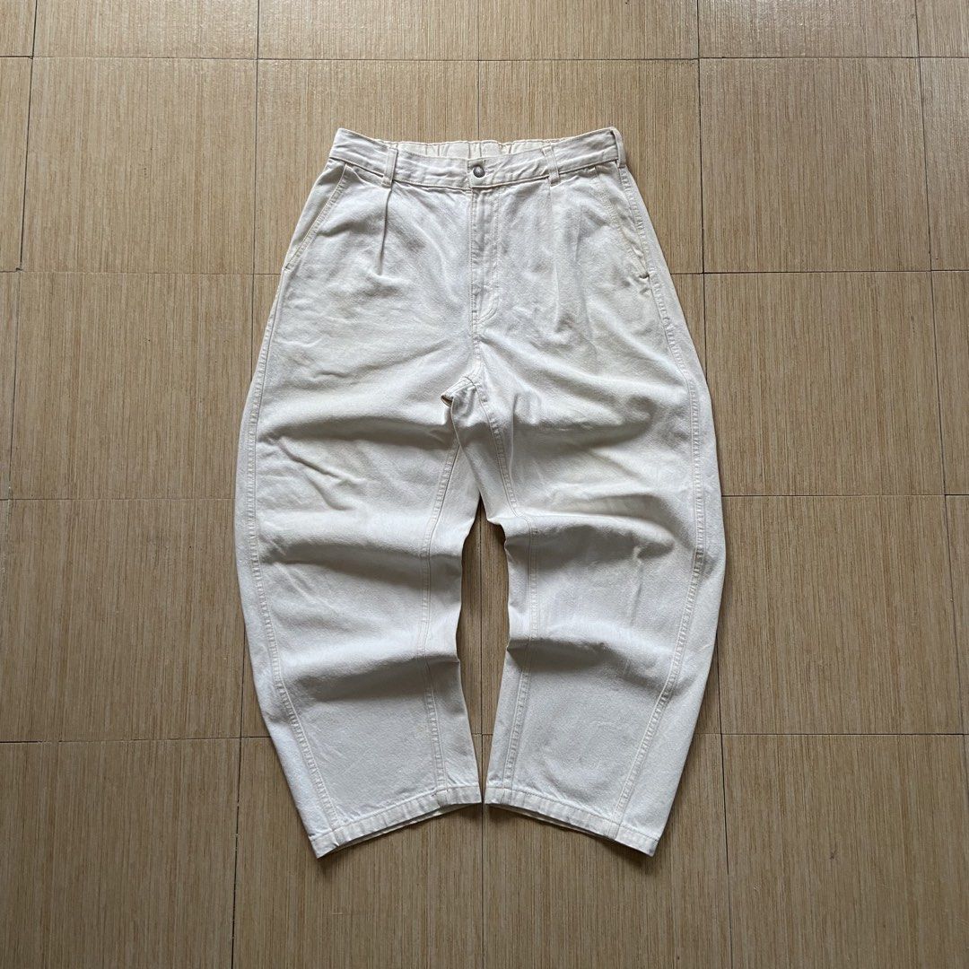 GU Baggy Pants (Category: Jeans) located in Legazpi City. Submitted by luxrystreet (Listing ID 1469087424, Image 1). Description: ▪️GU Baggy Pants (Authentic)✨ ▪️WAIST: 31 Minimum - 33Max (Stretchable) ▪️LENGHT: 38 ▪️THIGH: 14 ▪️LEG OPENING: 9 ▪️Color Rate 9/10 ▪️IN GOOD CONDITION ▪️COLOR MAY VARY DUE TO LIGHTING ▪️MANAGE YOUR EXPECTATIONS CAN PROVIDE OTHER PICTURES UPON REQUEST ISSUE(S): MINIMAL STAIN -NEED WASH 📩📩.