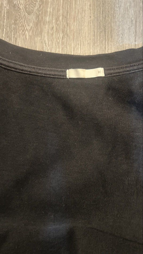 GU Black Pocket Tee Size M (Category: Shirts) located in Marikina City. Submitted by paolody (Listing ID 1468976535, Image 2). Description: - Brand: GU - Size: Medium - Material: 100% Cotton - Color: Solid Black - Design: Classic crew neck, short sleeves, and a convenient right-side chest pocket - Condition: Clean interior tags, perfect for everyday casual wear.