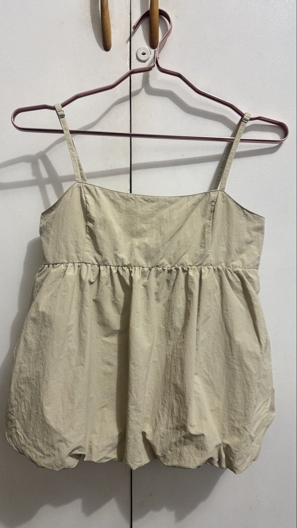 GU Bubble top (Small) (Category: Sleeveless) located in Malabon City. Submitted by giecruise (Listing ID 1469019829, Image 3). Description: I have never worn this one, sukat sukat lang. Impulse buy in Japan. Rfs: Not my style pala..